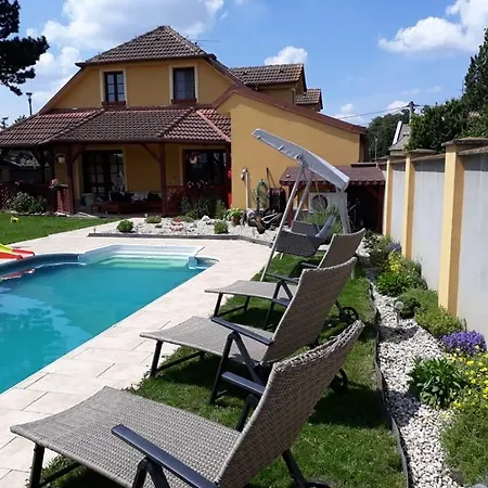 Na Kolonade ليدنيس